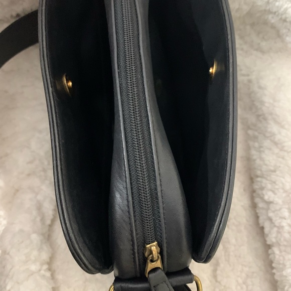 Coach Vintage Promenade Crossbody Style #4135. - Picture 4 of 8